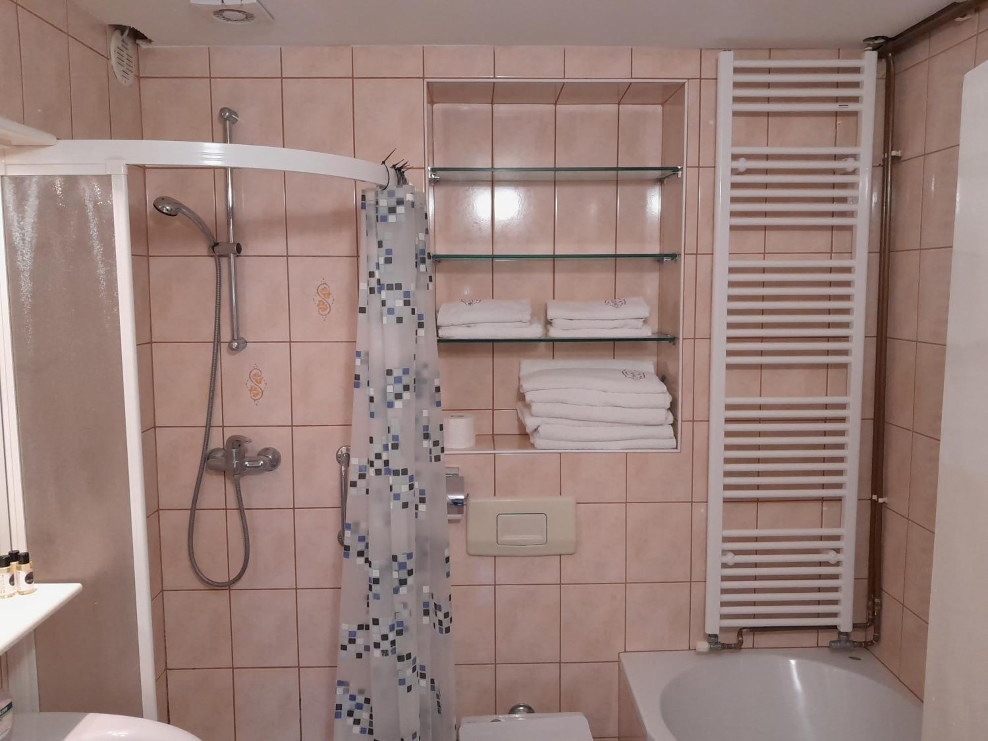 Hotel Pri Belokranjcu Novo Mesto Eksteriør billede